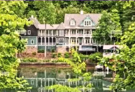 Luxury Lakefront Property: A Dream Come True - Post Thumbnail